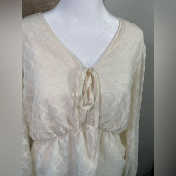 Elizabeth and James White Peplum Chiffon Blouse M - Picture 2 of 8